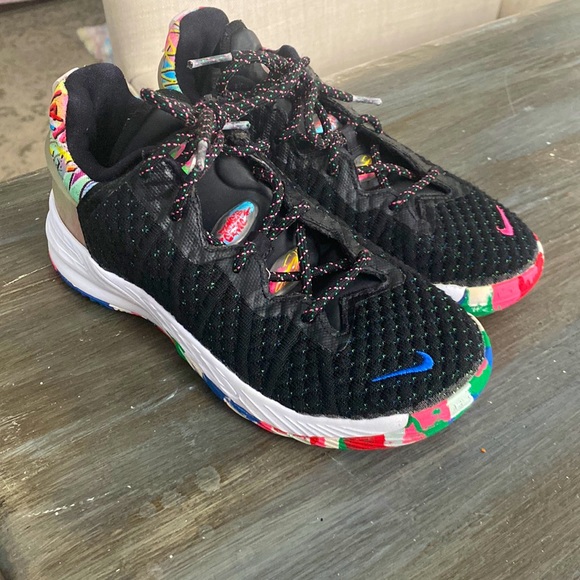 Boys Nike sneakers - Picture 1 of 9